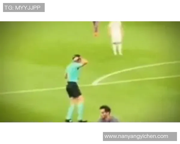 史上最犯规足球明星揭秘他的疯狂犯规记录与争议瞬间 史上最犯规足球明星揭秘他的疯狂犯规记录与争议瞬间