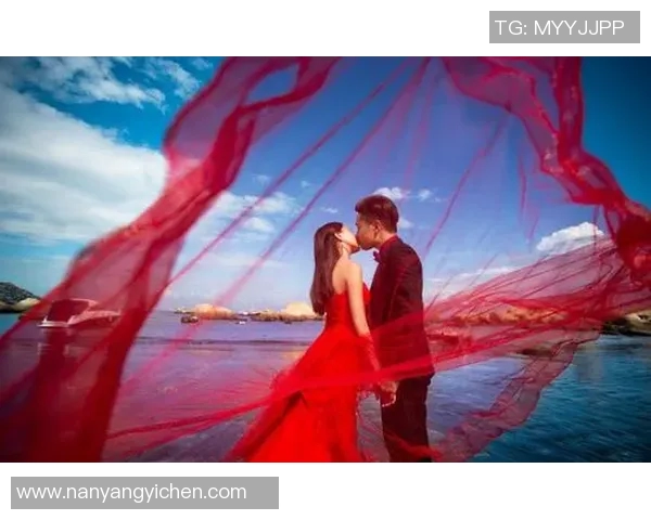 足球明星与其美丽女友的浪漫故事揭示了爱情与事业的完美结合