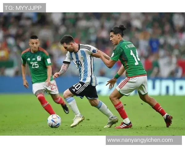 足球明星队成员精彩瞬间集锦与背后故事分享